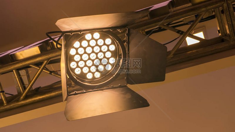 灯具批发安装费用：按米算还是按个算？揭秘其中的奥秘**